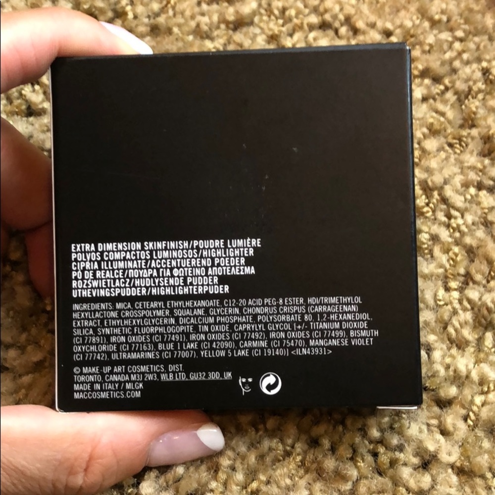 NWB Mac Highlighter Show Gold - Picture 3 of 3